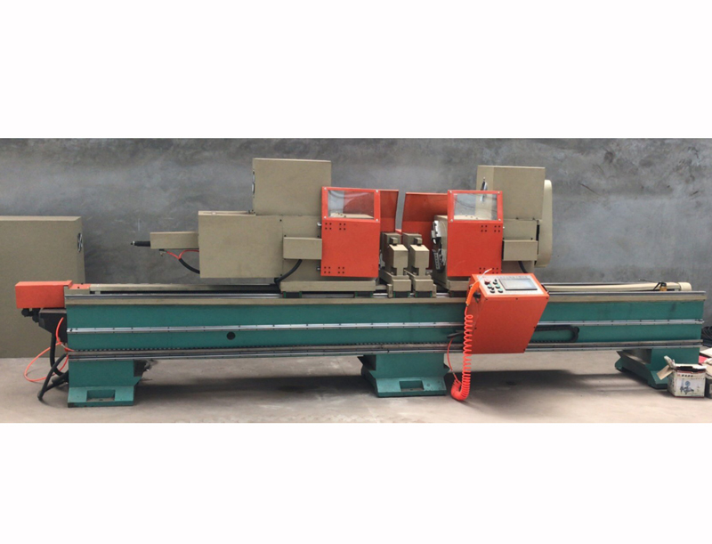 铣端面倒角车卡槽一体机